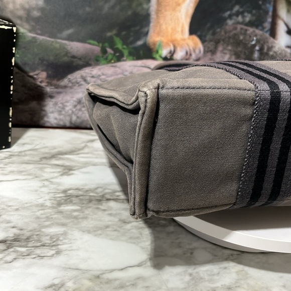 HERMES PM TOTE BAG IN GOOD USED CONDITION. - Picture 8 of 16